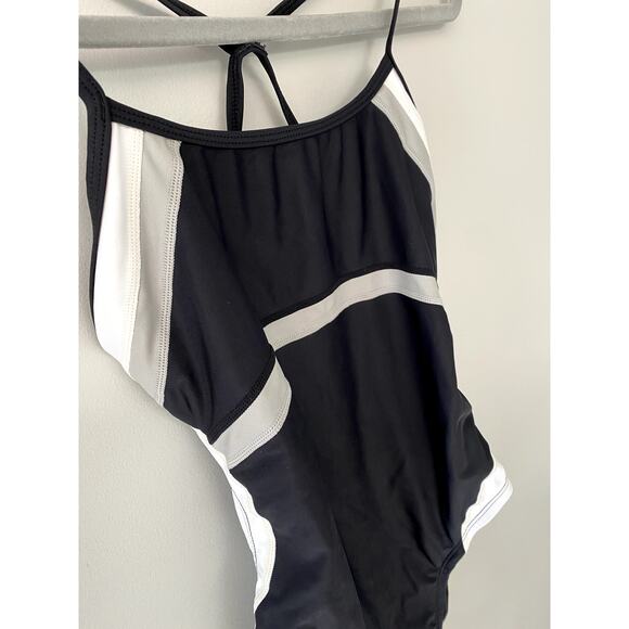 Nike Womens SZ 8 Black/White/Gray One Piece Swimsuit - Picture 8 of 8